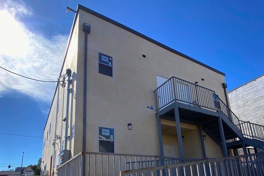 More Photos Of 2071 W Washington Blvd, Los Angeles Flex For Lease