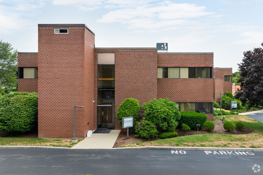 More Photos Of 113 Water St, Milford Office For Lease