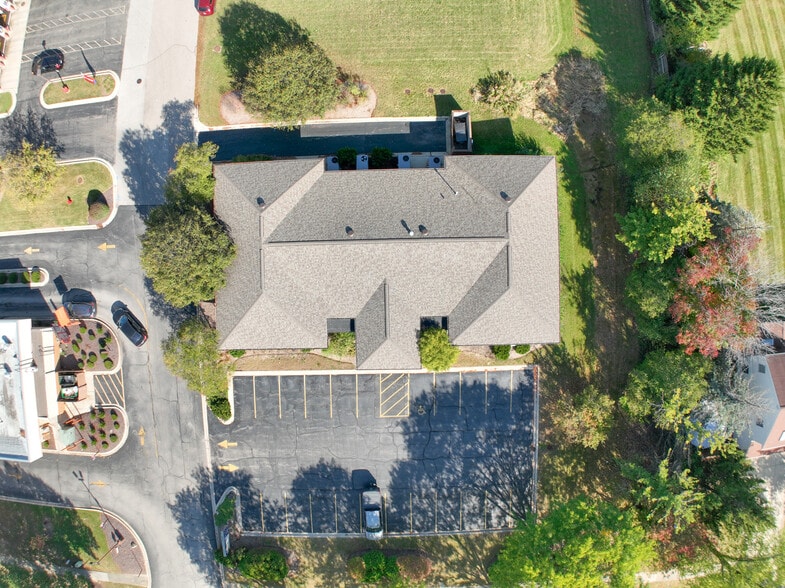 More Photos Of 1048-1054 Norwood Ln, Bartlett Office For Sale