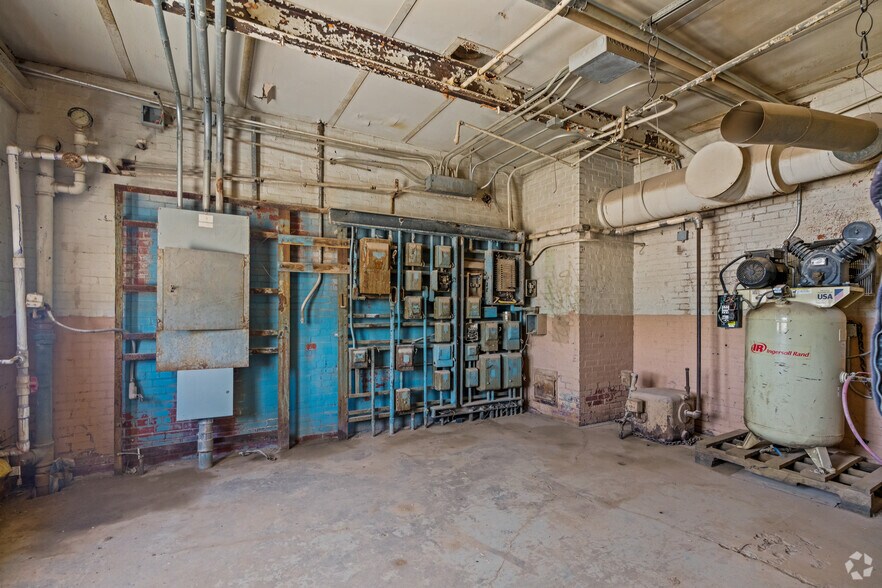 More Photos Of 2419 W Murphy St, Odessa Truck Terminal For Sale