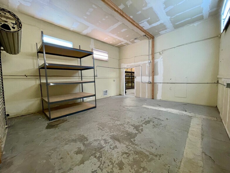 More Photos Of 821 W Main St, El Cajon Flex For Lease