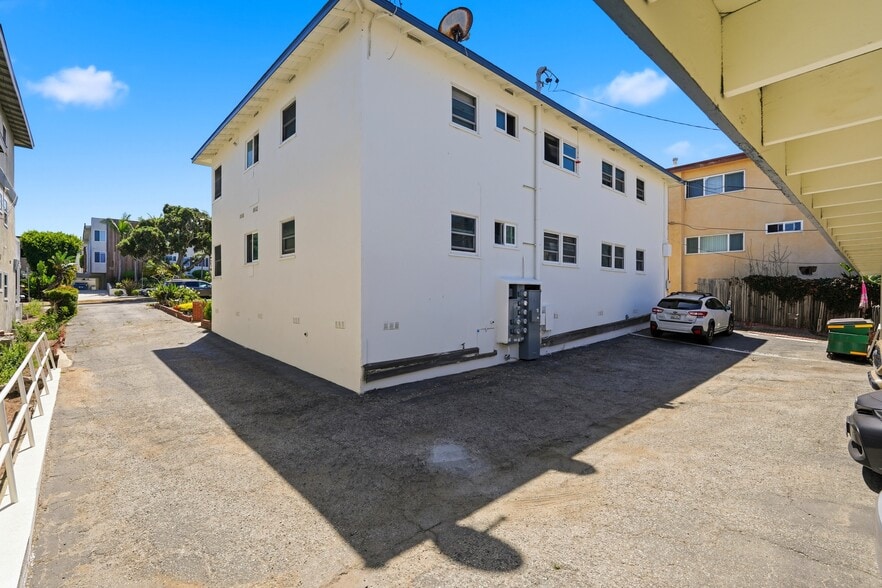 More Photos Of 313 Calle Miramar, Redondo Beach Apartments For Sale