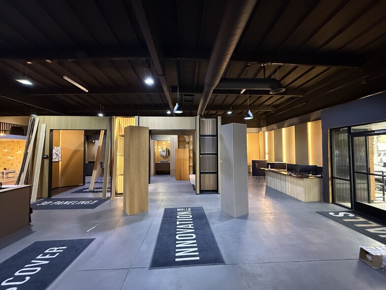 More Photos Of 19316-19320 Londelius St, Northridge Warehouse For Lease