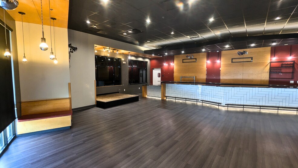 More Photos Of 1285 S College Mall Rd, Bloomington Storefront For Lease