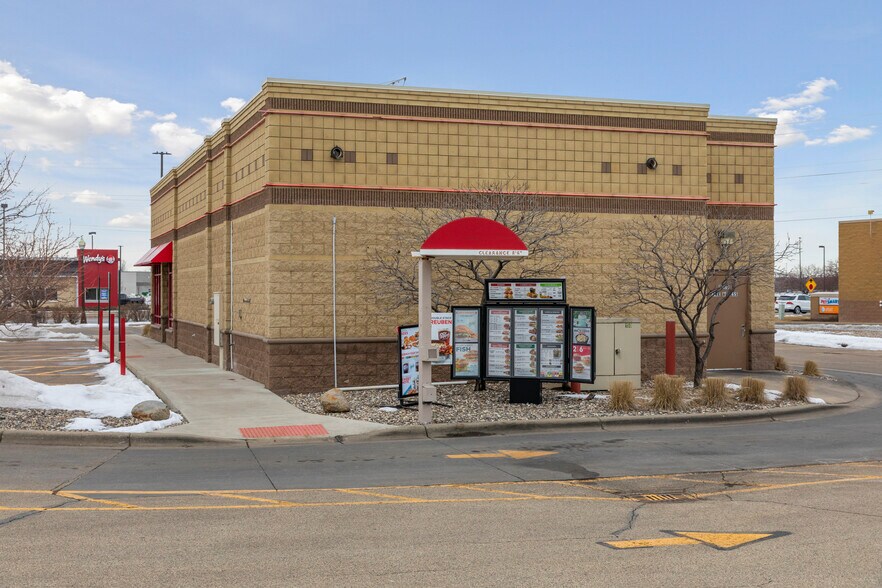 More Photos Of 8010 Old Carriage Ct, Shakopee Fast Food For Lease