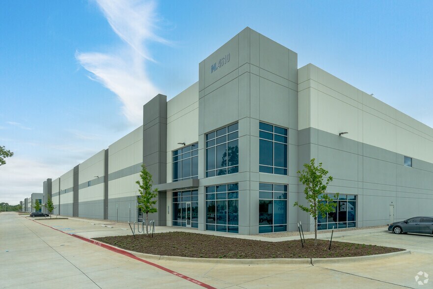 More Photos Of 4610 Jim Christal Rd, Denton Distribution For Lease