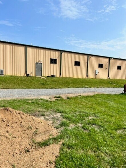 More Photos Of 196 Poindexter Rd, Louisa Warehouse For Lease