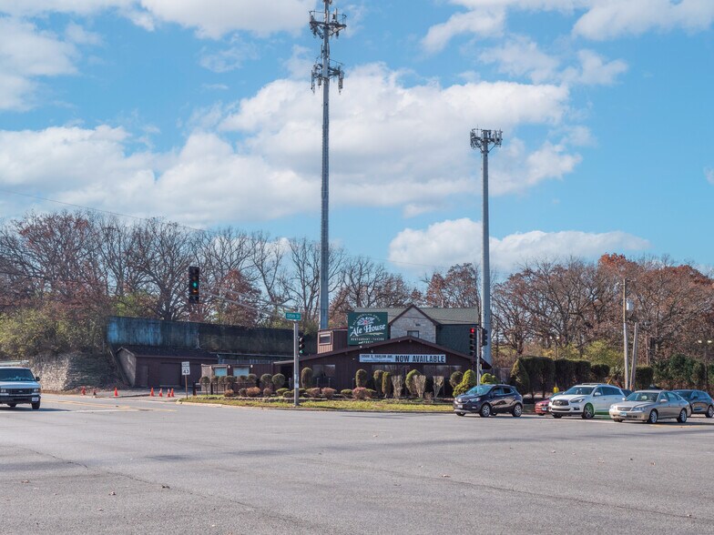 More Photos Of 13500 S Harlem Ave, Orland Park Bar For Lease