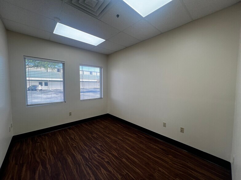 More Photos Of 3125 Drane Field Rd, Lakeland Warehouse For Lease