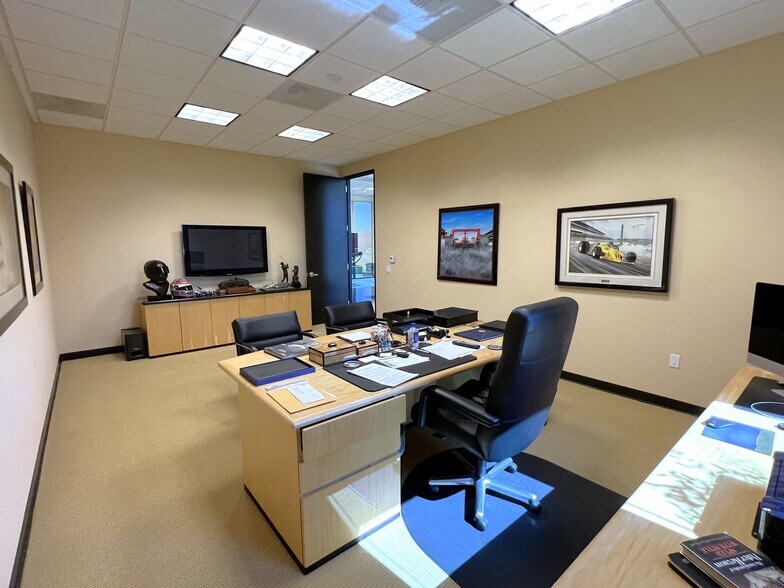 More Photos Of 3187 Airway Ave, Costa Mesa Light Manufacturing For Sale