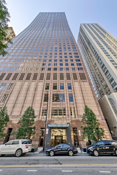 More Photos Of 737 N Michigan Ave, Chicago Office For Lease