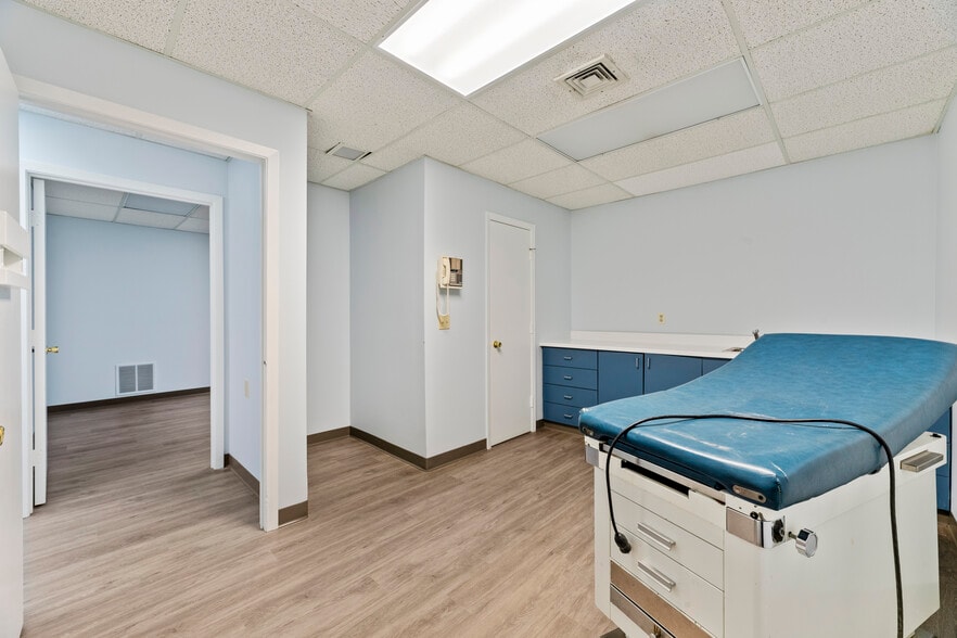 More Photos Of F1 Brier Hill Ct, East Brunswick Office For Sale