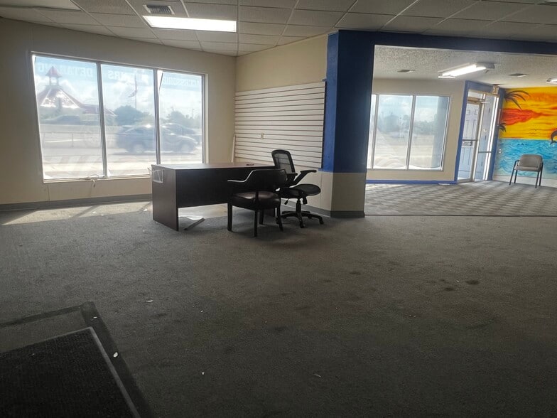 More Photos Of 10300 Us Highway 19 N, Pinellas Park Manufacturing For Sale