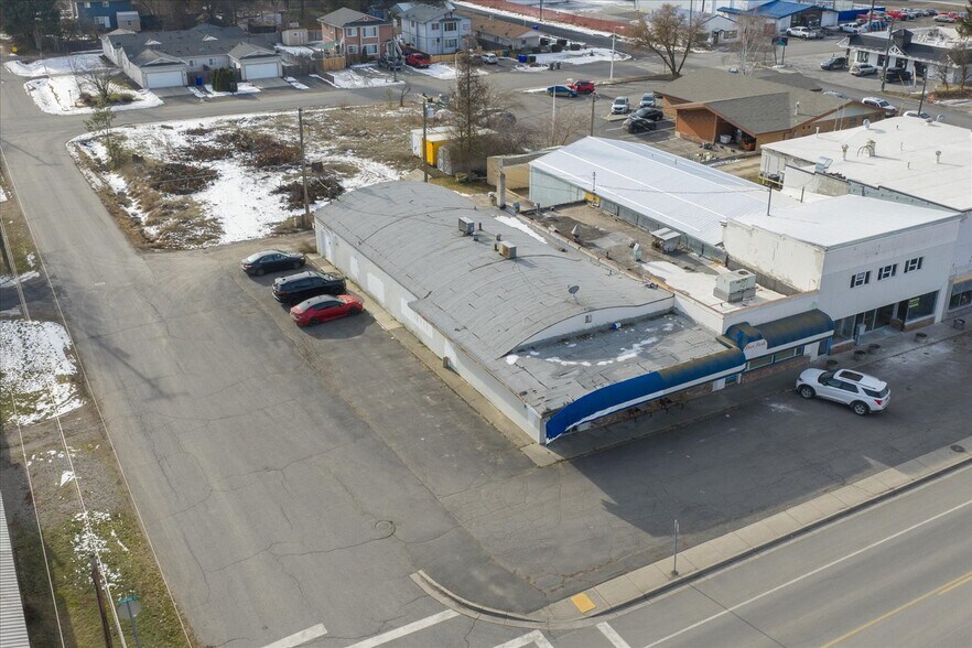 More Photos Of 120-124 E Crawford St, Deer Park Freestanding For Sale