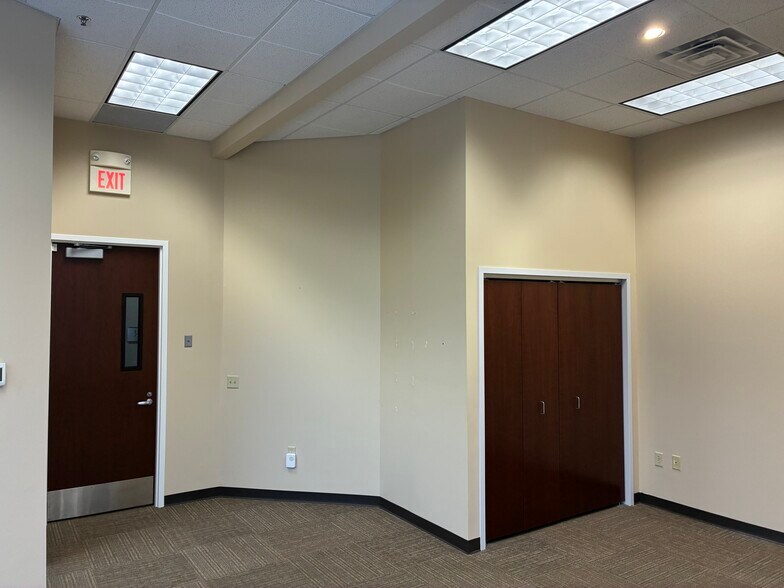 More Photos Of 500 Marschall Rd S, Shakopee Office For Lease