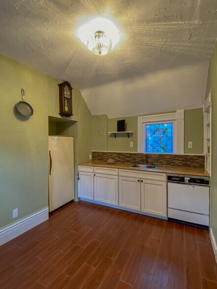 More Photos Of 142 W 5th Ave, Denver Office For Sale