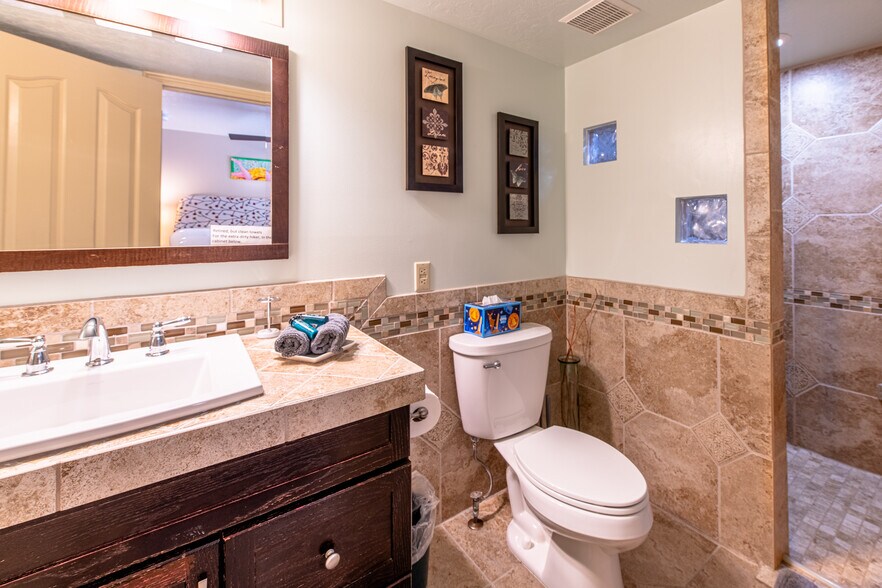 More Photos Of 29 Canyon View Dr, Springdale Hospitality For Sale