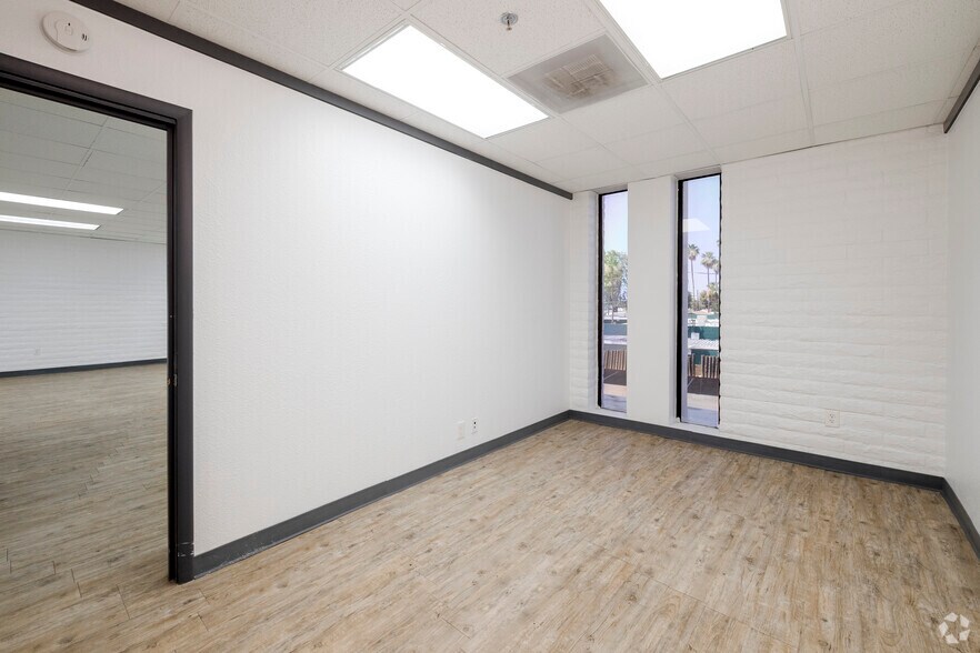 More Photos Of 5060 N 19th Ave, Phoenix Office Residential For Sale