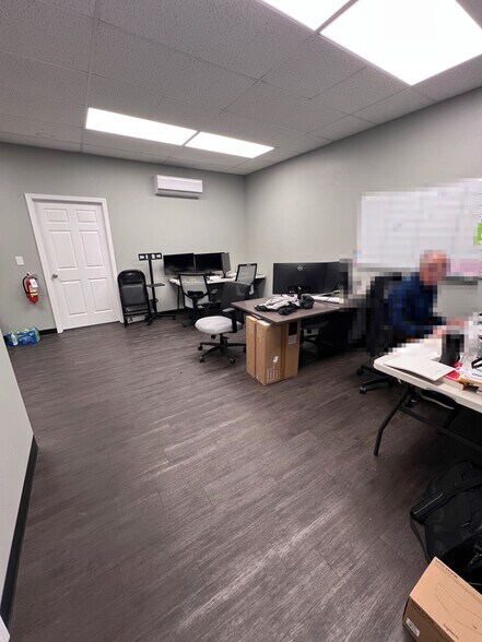 More Photos Of 5316 Lena Rd, Bradenton Light Distribution For Lease