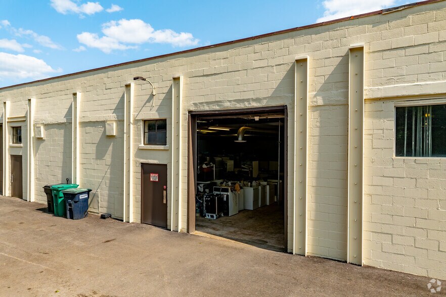 More Photos Of 25-45 Rutter St, Rochester Warehouse For Lease
