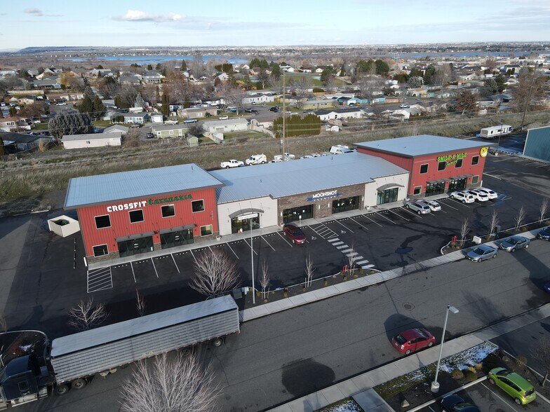 More Photos Of 8804 W Victoria Ave, Kennewick Showroom For Lease