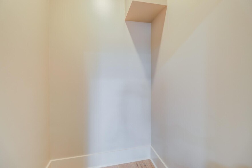 More Photos Of 228 E Railroad St, Long Beach Freestanding For Sale