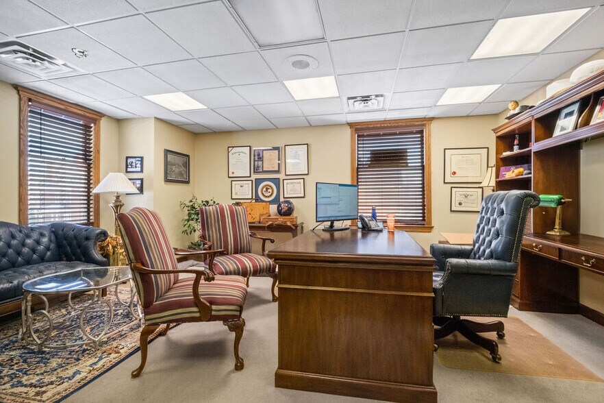 More Photos Of 1337 Virginia St, Charleston Office For Sale