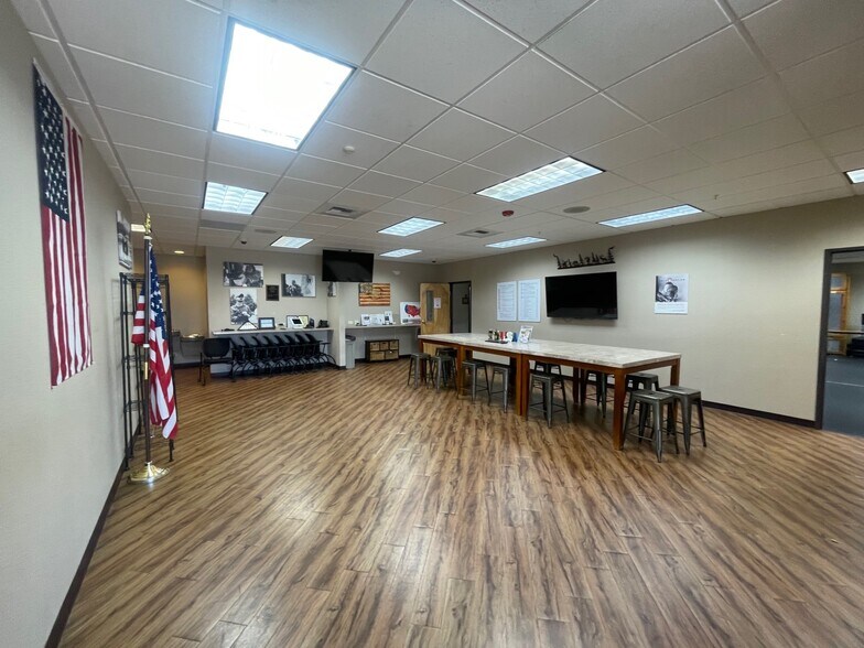 More Photos Of 6649 S Paris St, Centennial Storefront Retail Office For Lease