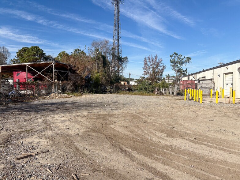 More Photos Of 220 Eagle Rd, Goose Creek Light Distribution For Lease