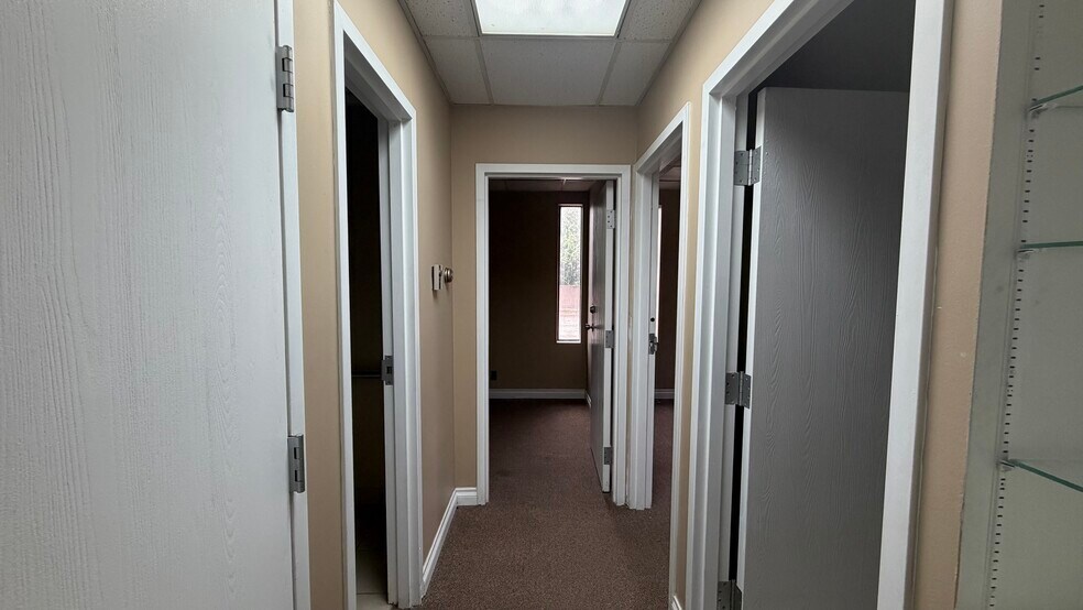 More Photos Of 10533-10535 Farmington Rd, Livonia Medical For Lease