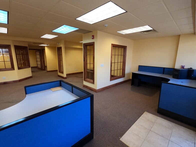 More Photos Of 30 Benchmark Rd, Avon Office For Sale