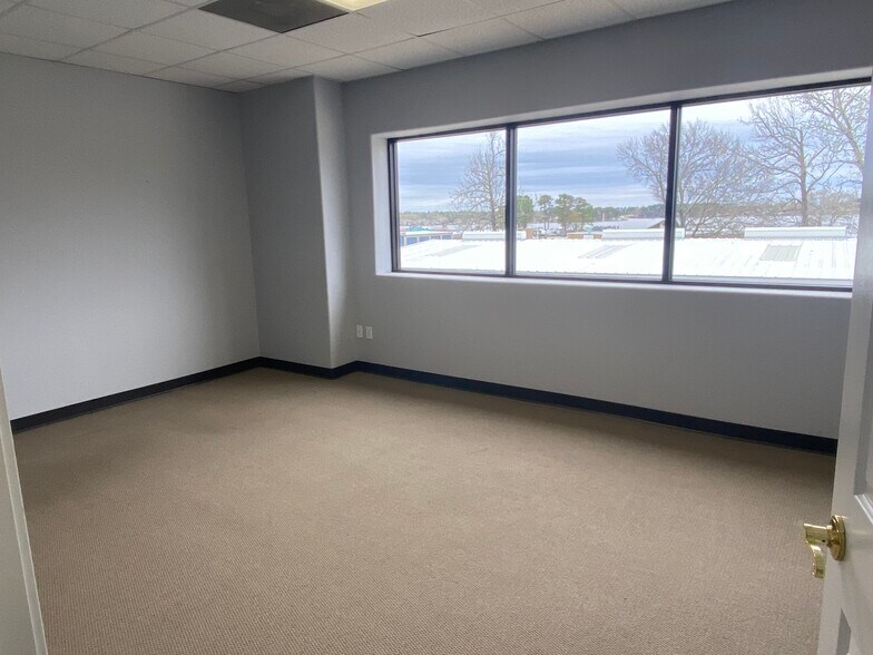 More Photos Of 96 Beach Walk Blvd, Conroe Office For Lease