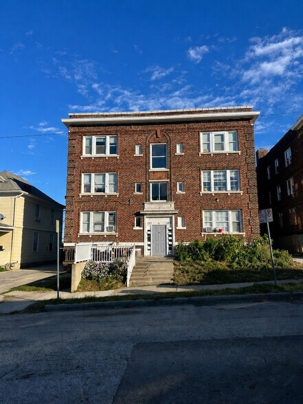 Primary Photo Of 135 N Lawn Ave, Kansas City Apartments For Sale