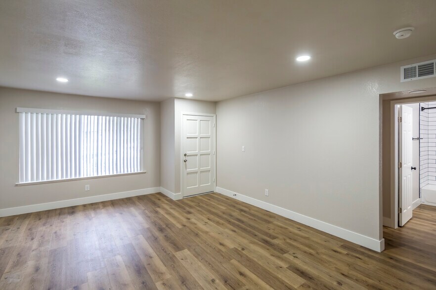 More Photos Of 3789 E Hampton Way, Fresno Apartments For Sale