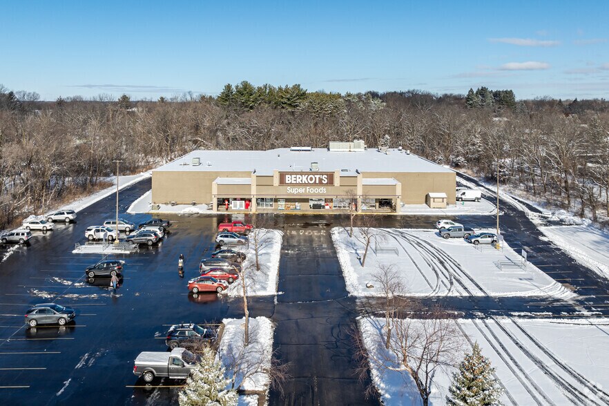 Primary Photo Of 690 W State St, Burlington Supermarket For Sale