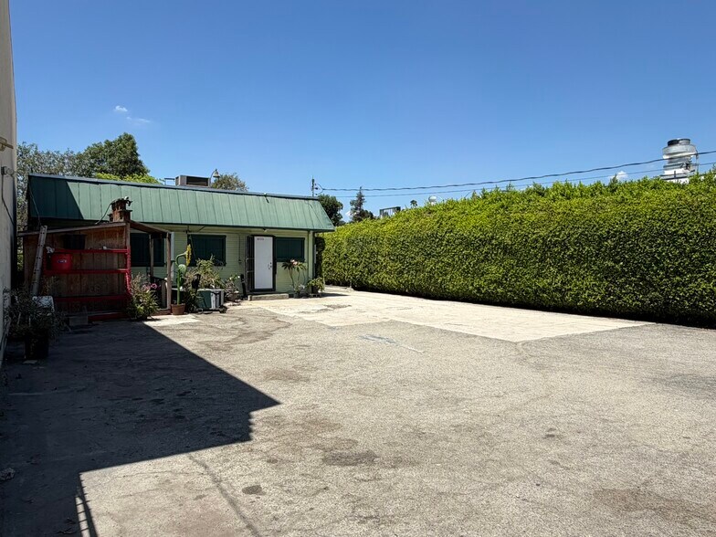 More Photos Of 480 S Rosemead Blvd, Pasadena Office For Sale
