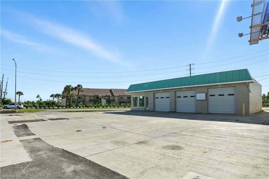 More Photos Of 19003 San Carlos Blvd, Fort Myers Service Station For Sale