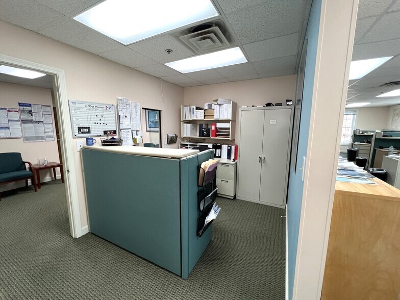 More Photos Of 10 Cedar St, Woburn Office For Sale