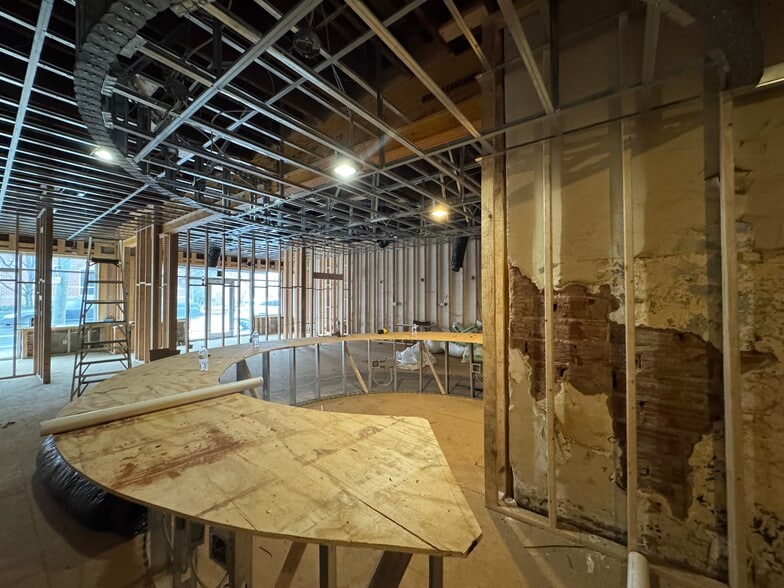 More Photos Of 1800 Rozzelles Ferry Rd, Charlotte Storefront For Lease