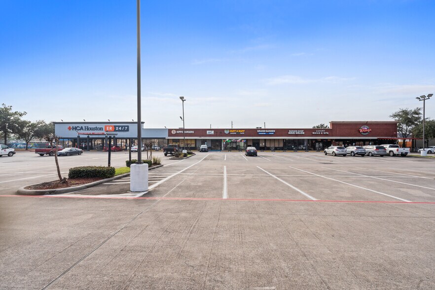 More Photos Of 5324 Atascocita Rd, Humble Storefront For Sale