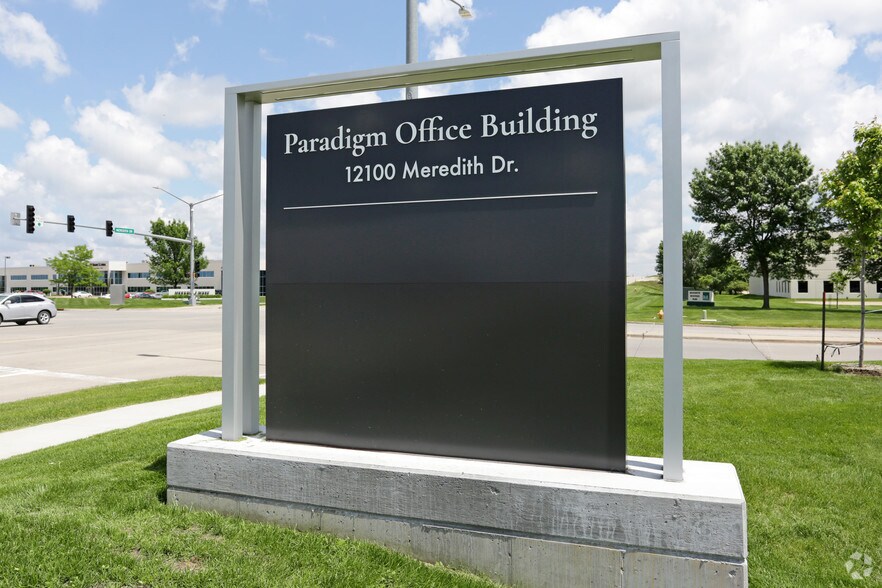 More Photos Of 12100 Meredith Dr, Urbandale Office For Lease