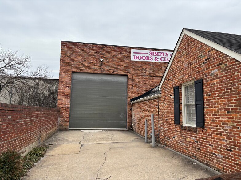 More Photos Of 3248 Colvin St, Alexandria Warehouse For Lease