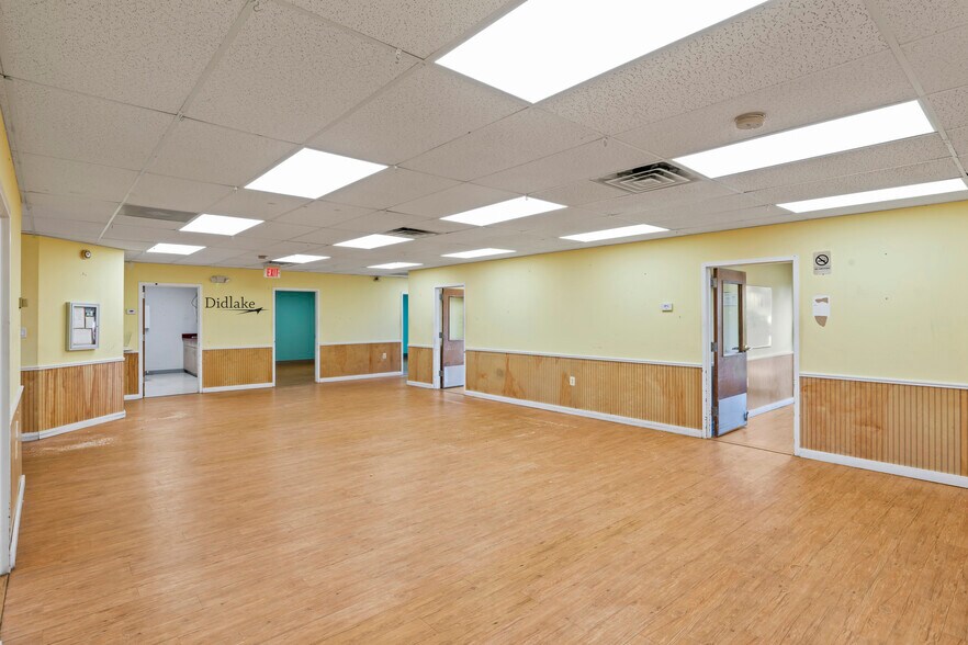 More Photos Of 9380 Forestwood Ln, Manassas Office For Lease