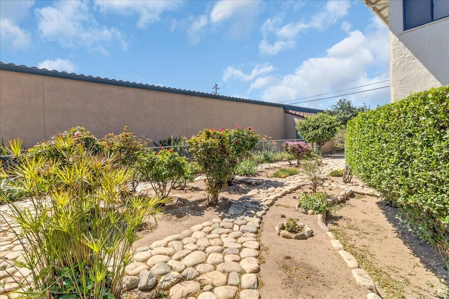 More Photos Of 1013 Front St, Soledad Hotel For Sale