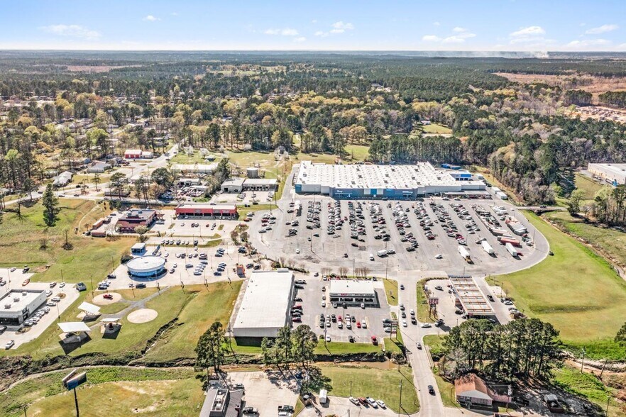 More Photos Of 2414 S 5th St, Leesville Unknown For Lease