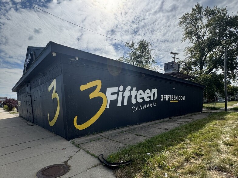 More Photos Of 12800 8 Mile Rd, Detroit Storefront For Sale