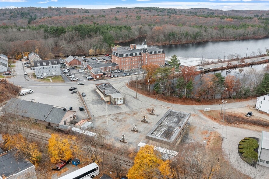 More Photos Of 679 Linwood Ave, Whitinsville Freestanding For Sale