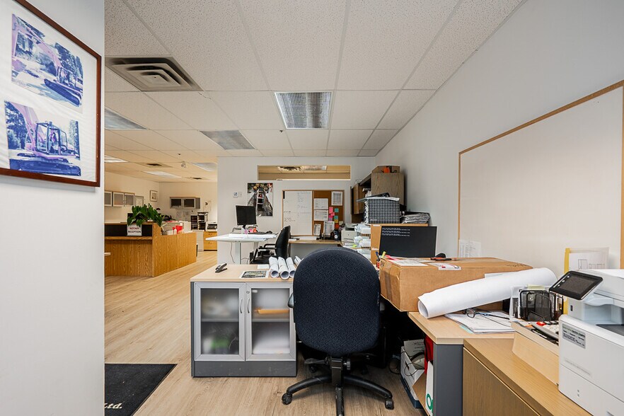 More Photos Of 2450-2472 Haywood Ave, West Vancouver Office For Sale