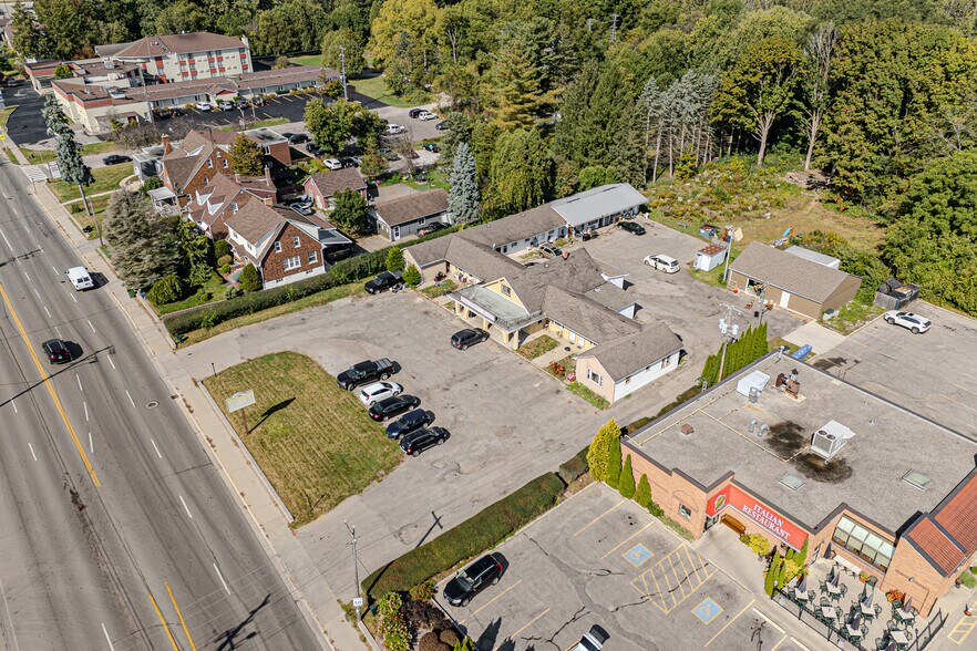 More Photos Of 139 Queensway W, Simcoe Hotel For Lease