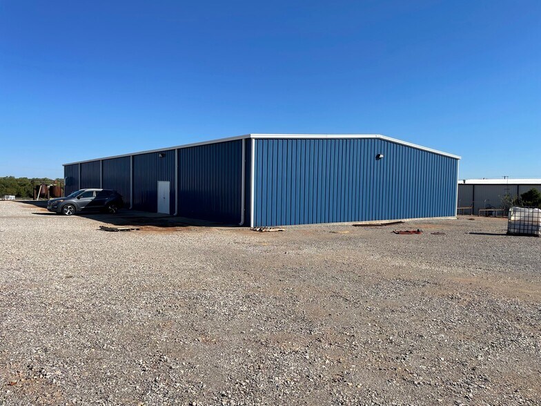 More Photos Of 7118 N Hwy 81, Duncan Unknown For Lease
